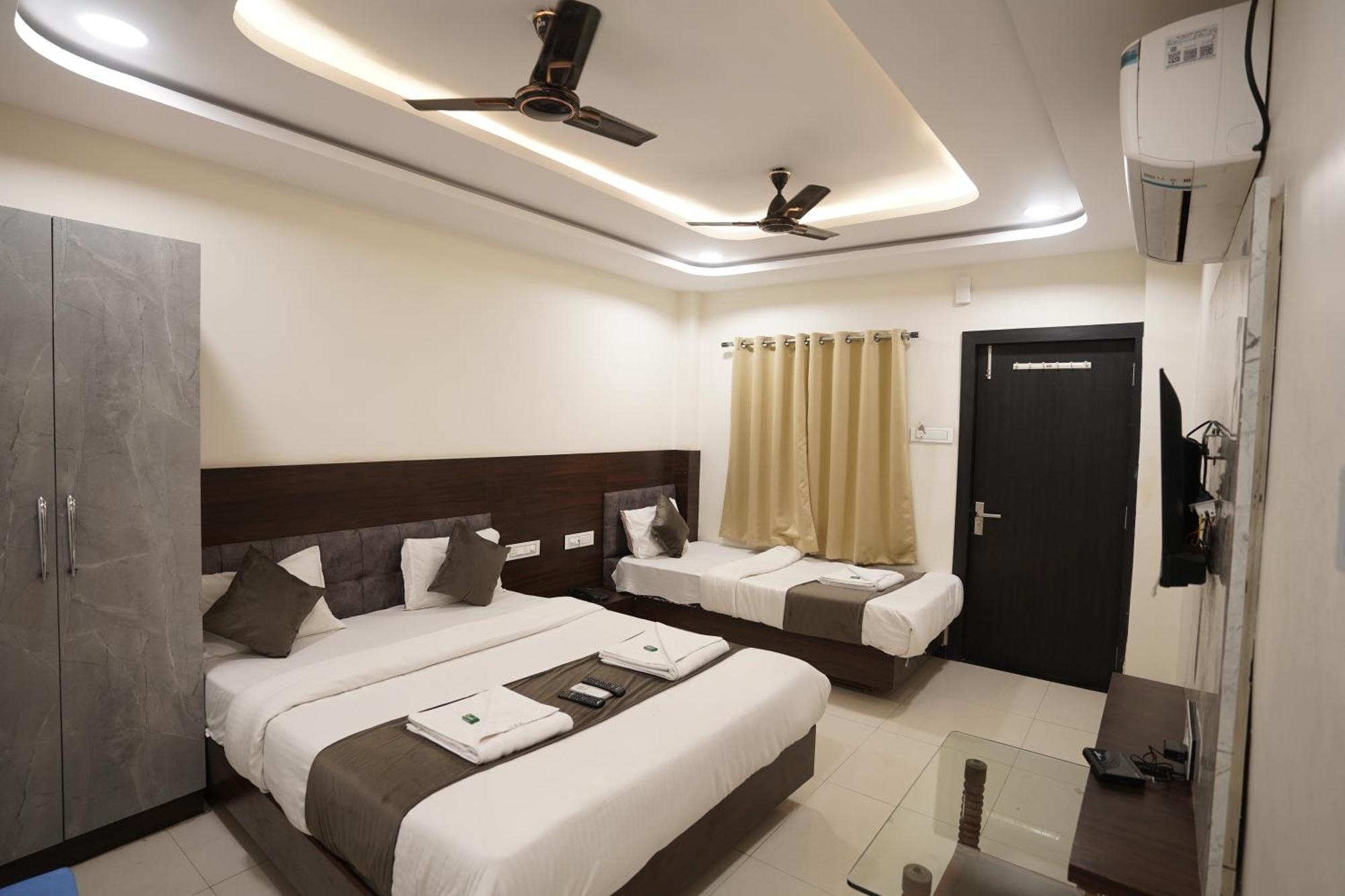 Hotel Dev Kripa Ujjain Extérieur photo