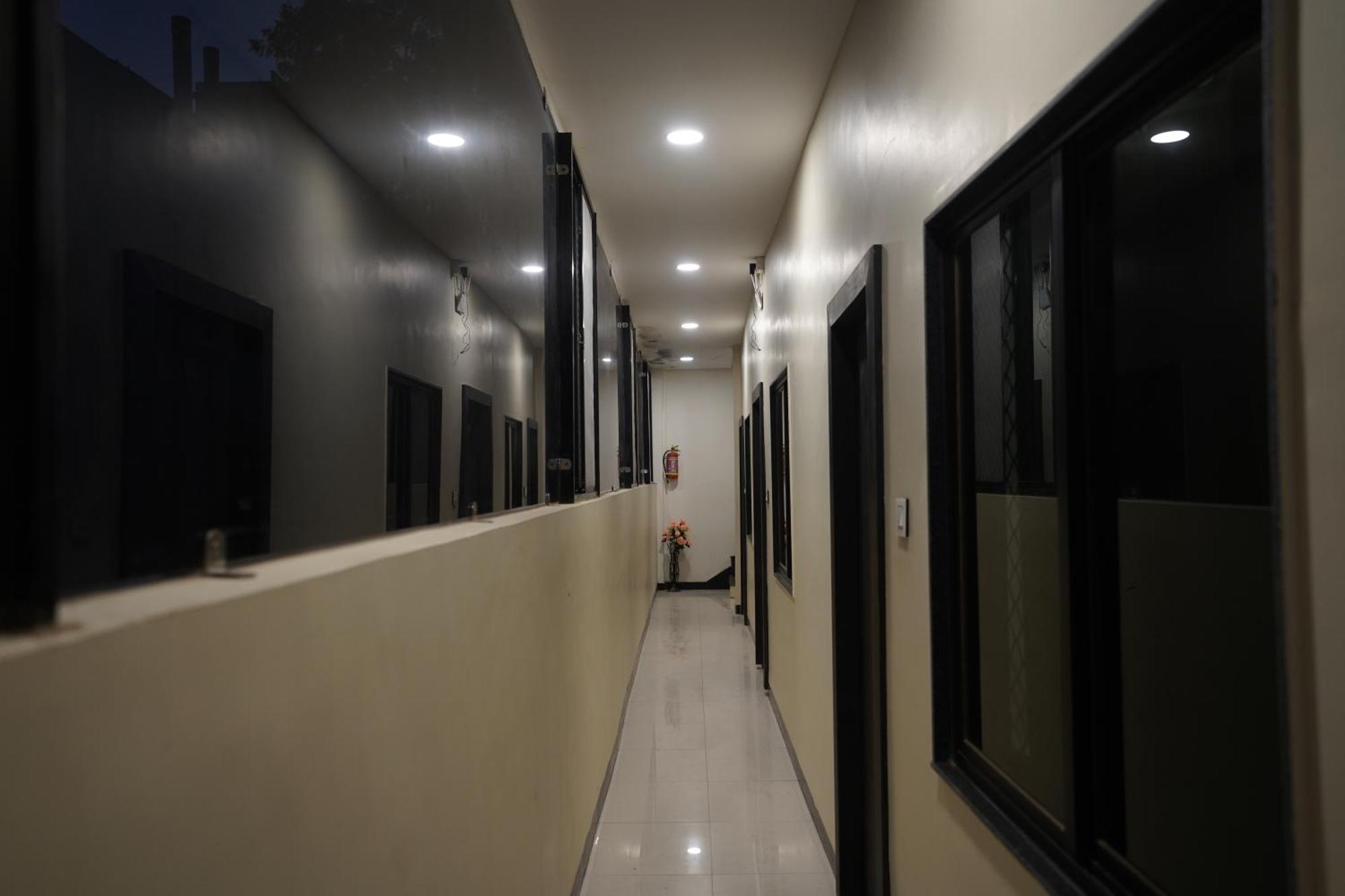 Hotel Dev Kripa Ujjain Extérieur photo