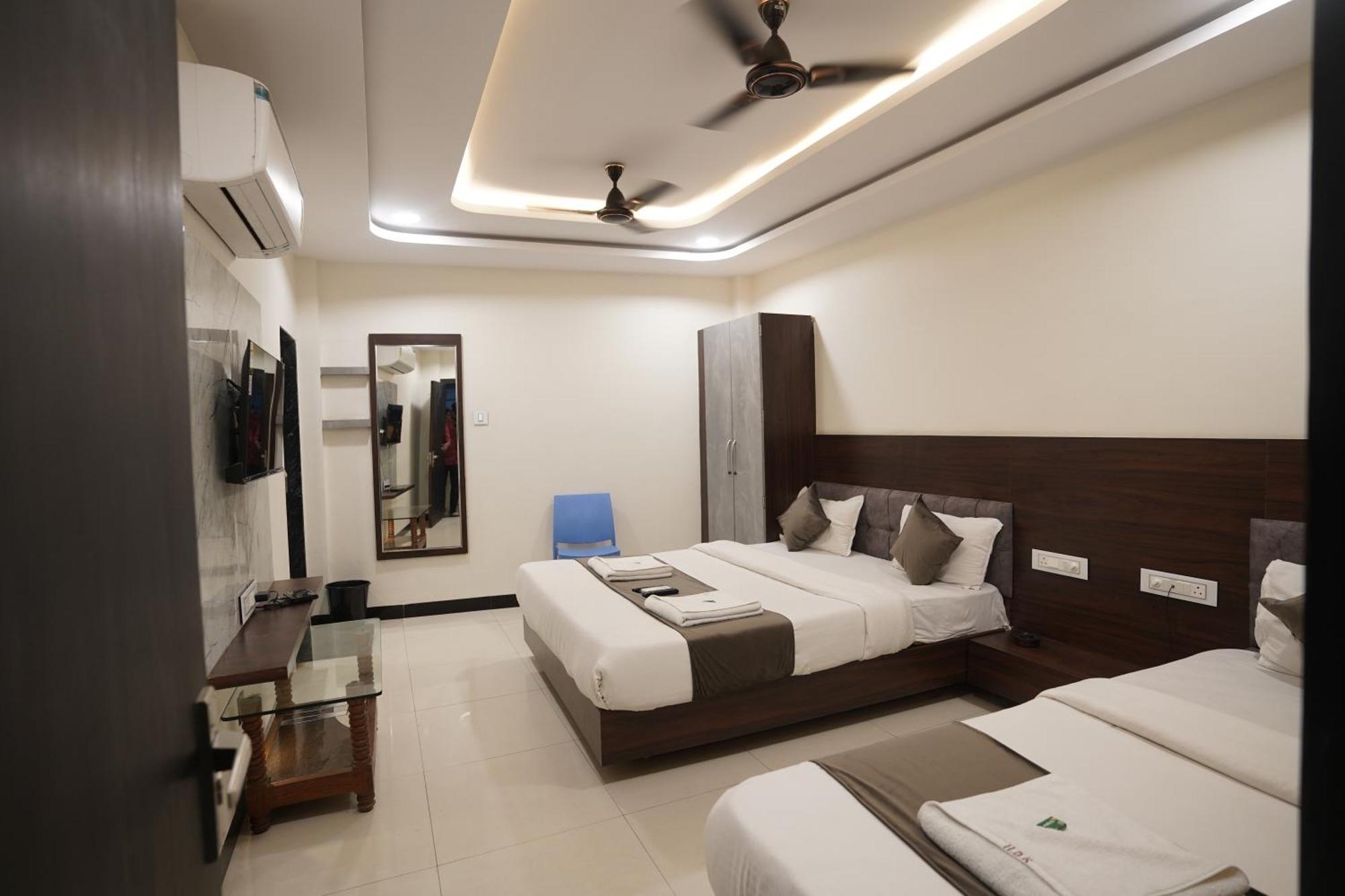 Hotel Dev Kripa Ujjain Extérieur photo