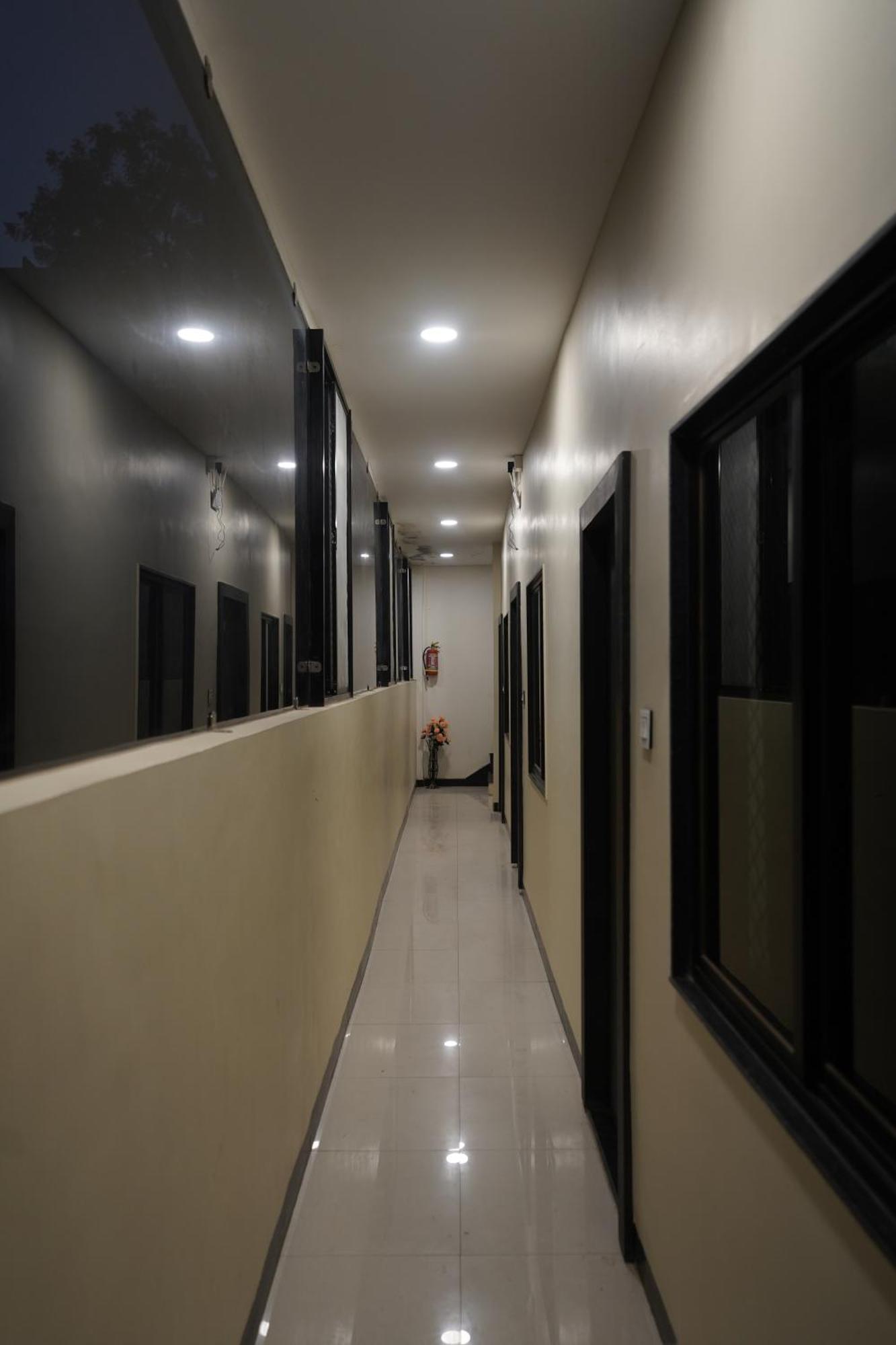 Hotel Dev Kripa Ujjain Extérieur photo