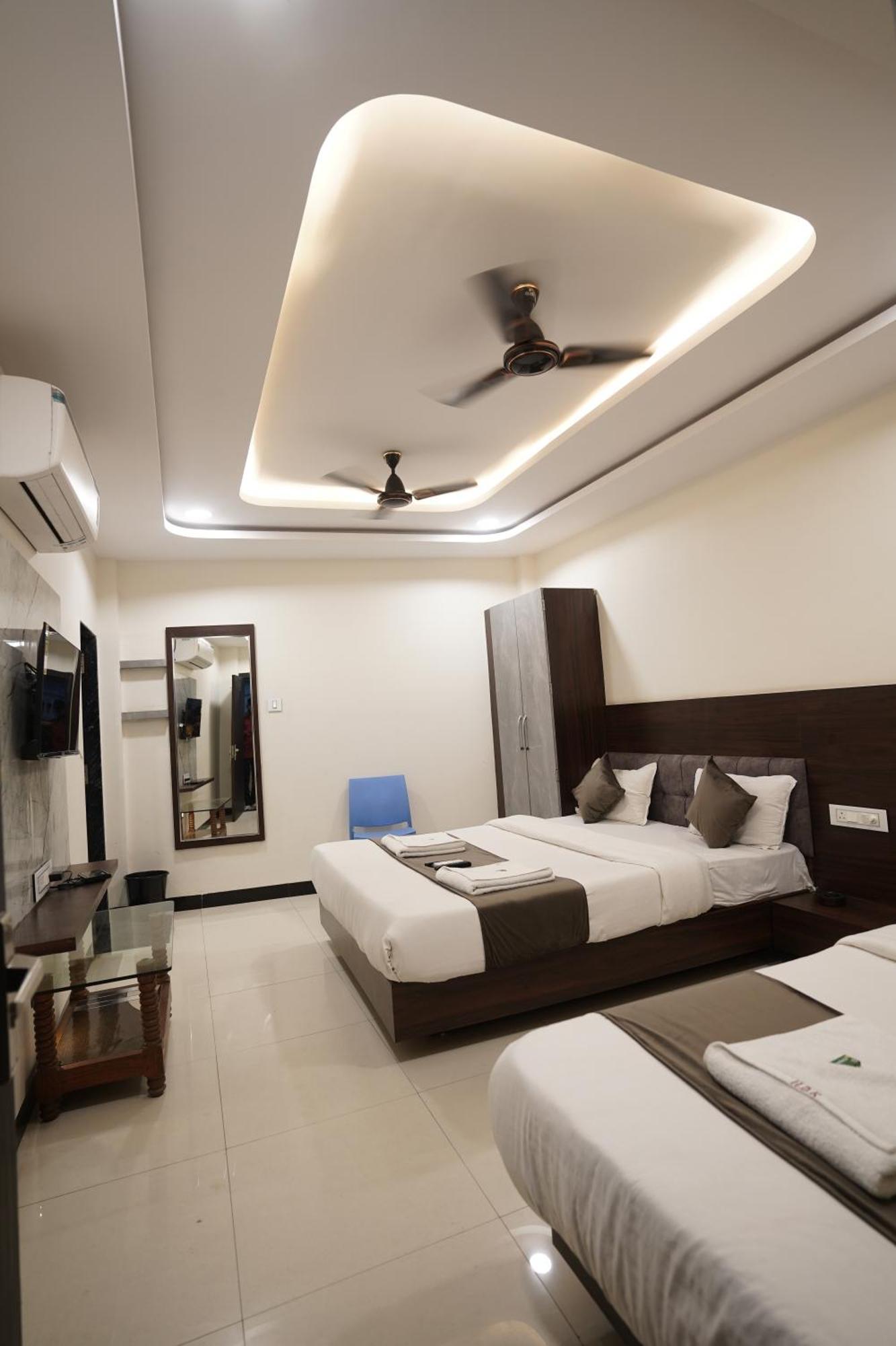 Hotel Dev Kripa Ujjain Extérieur photo