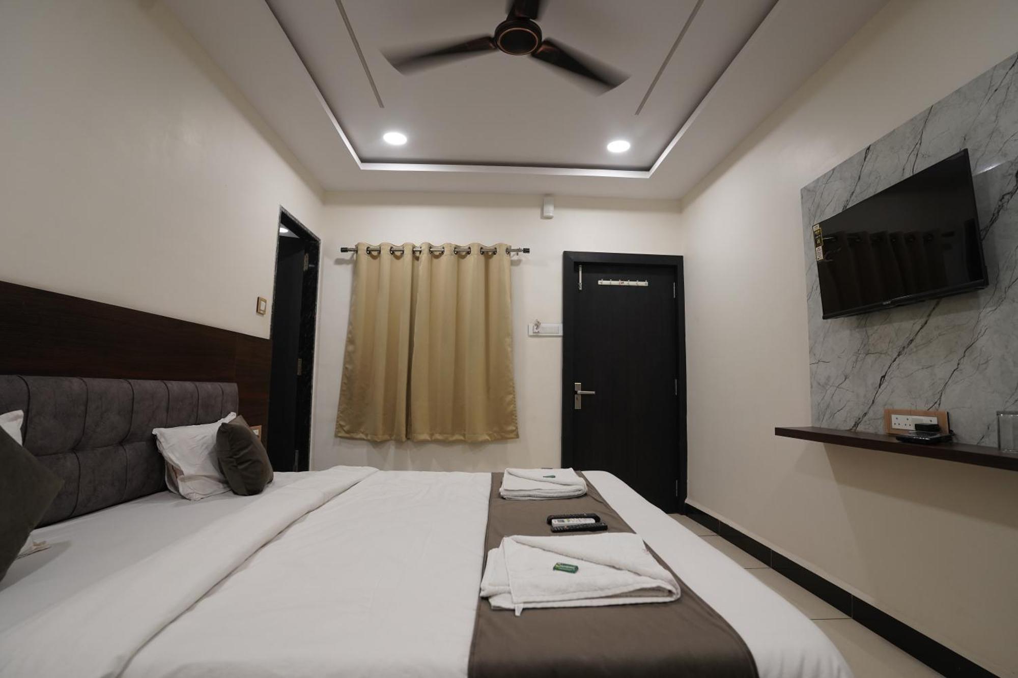 Hotel Dev Kripa Ujjain Extérieur photo