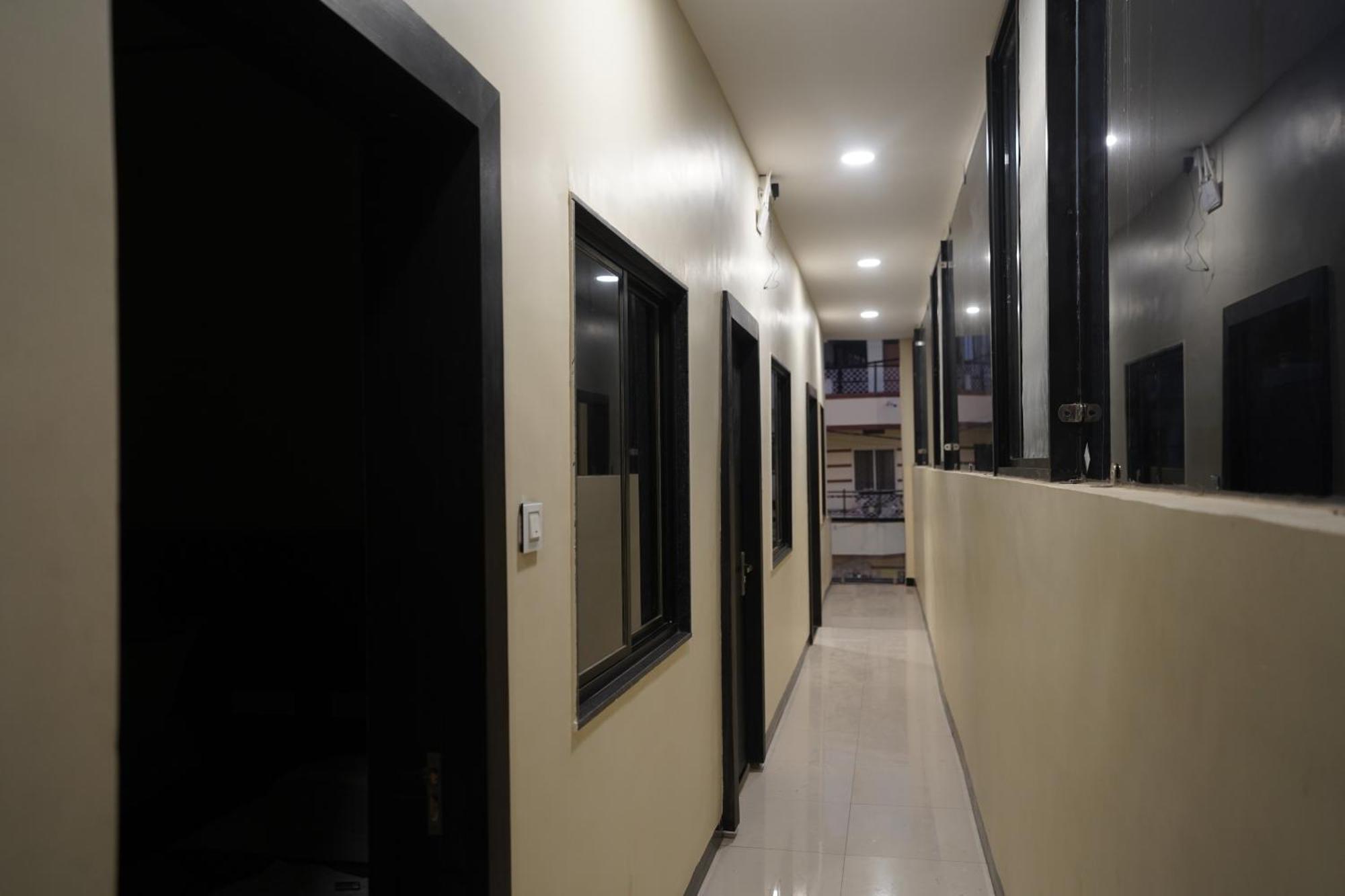 Hotel Dev Kripa Ujjain Extérieur photo