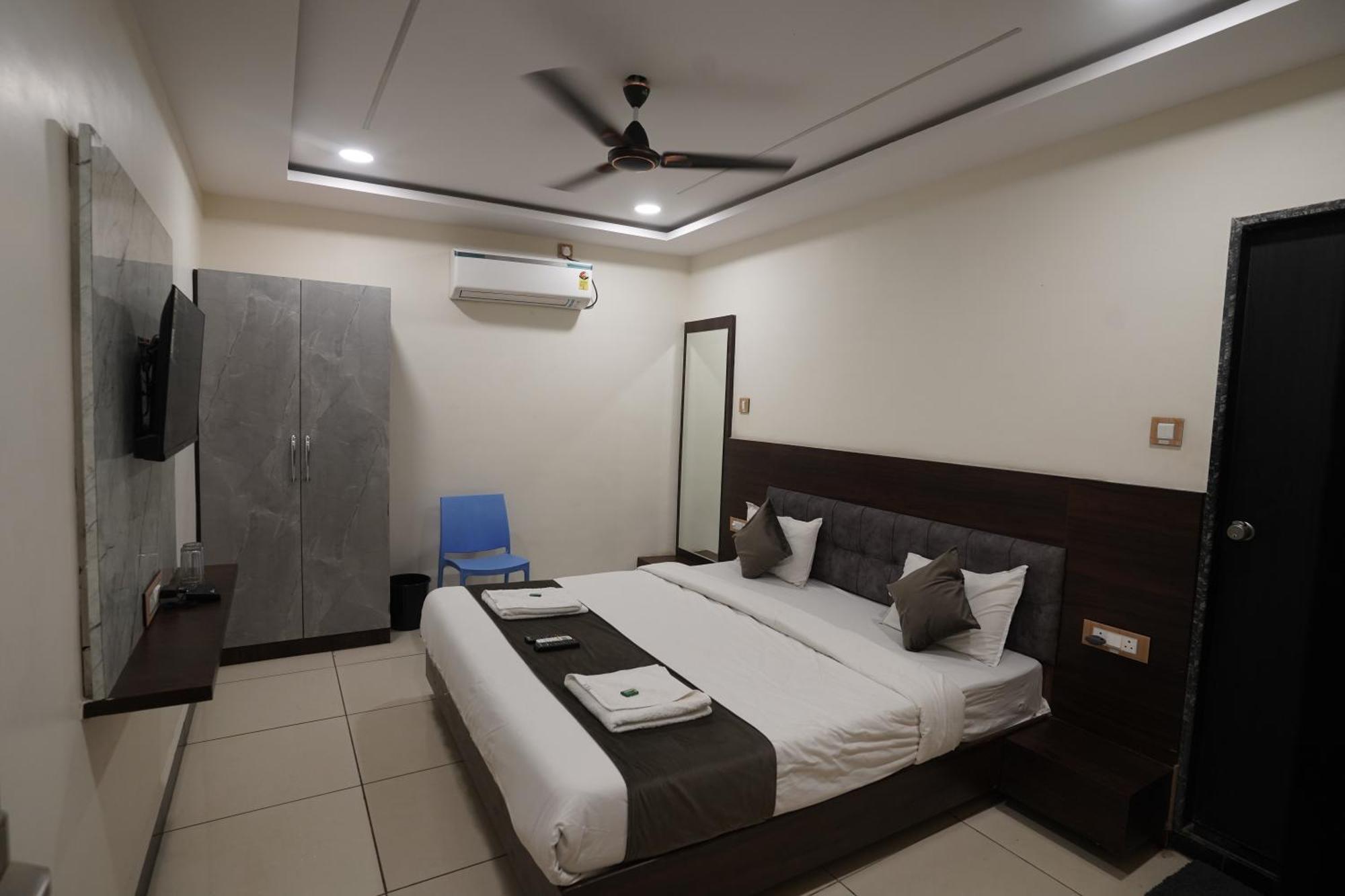 Hotel Dev Kripa Ujjain Extérieur photo