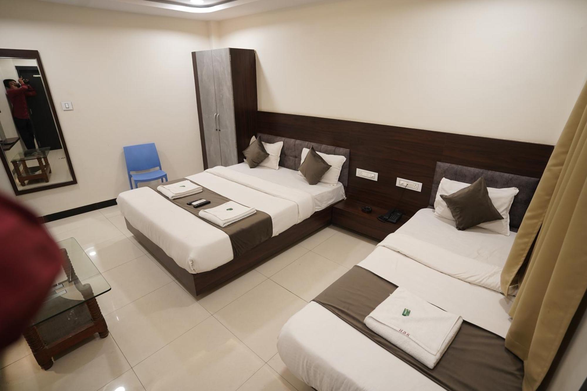 Hotel Dev Kripa Ujjain Extérieur photo