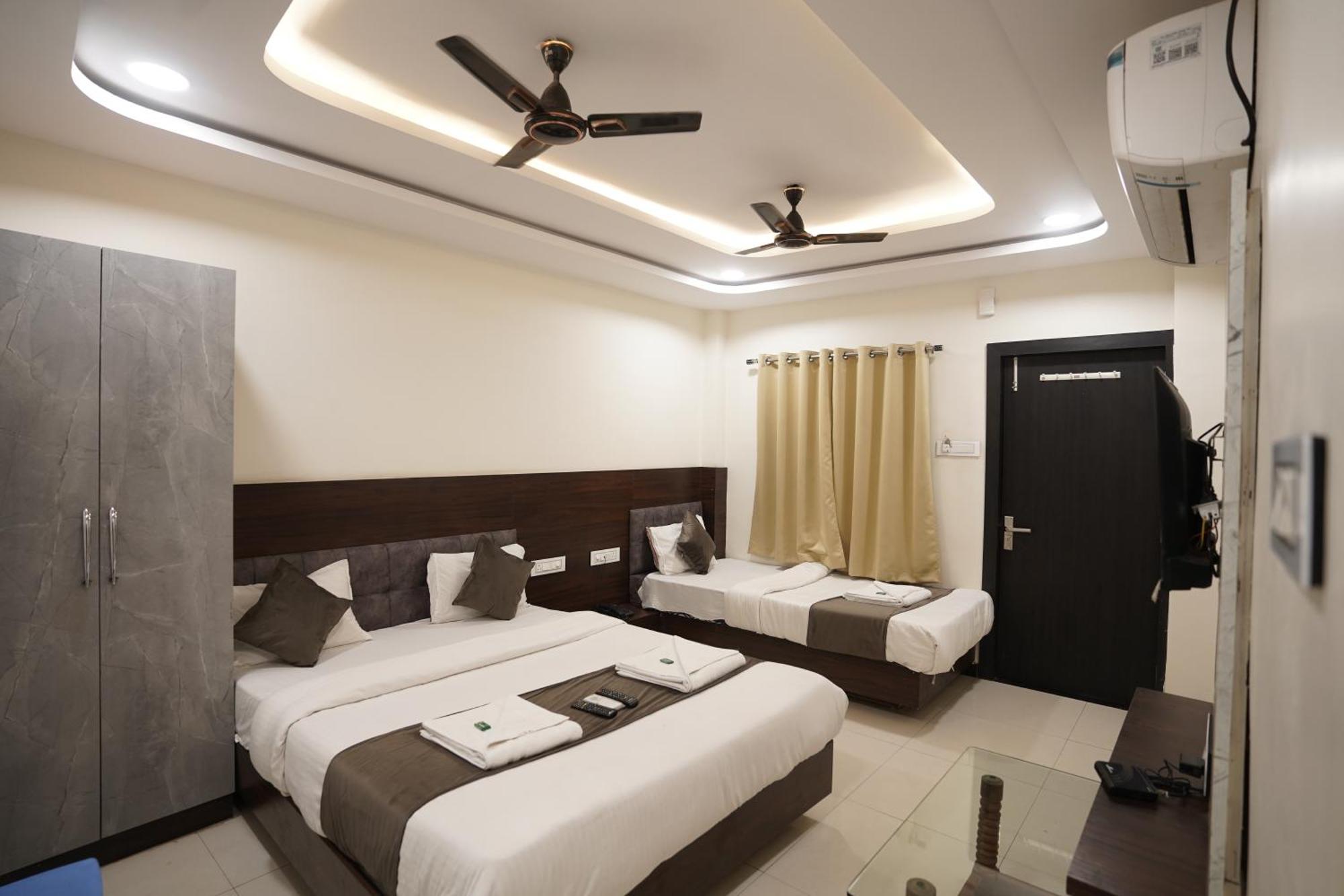 Hotel Dev Kripa Ujjain Extérieur photo