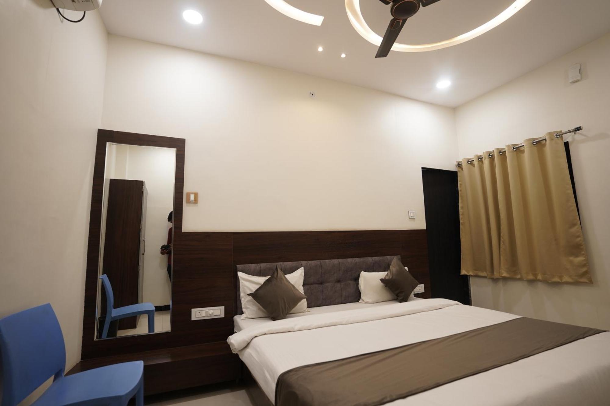 Hotel Dev Kripa Ujjain Extérieur photo