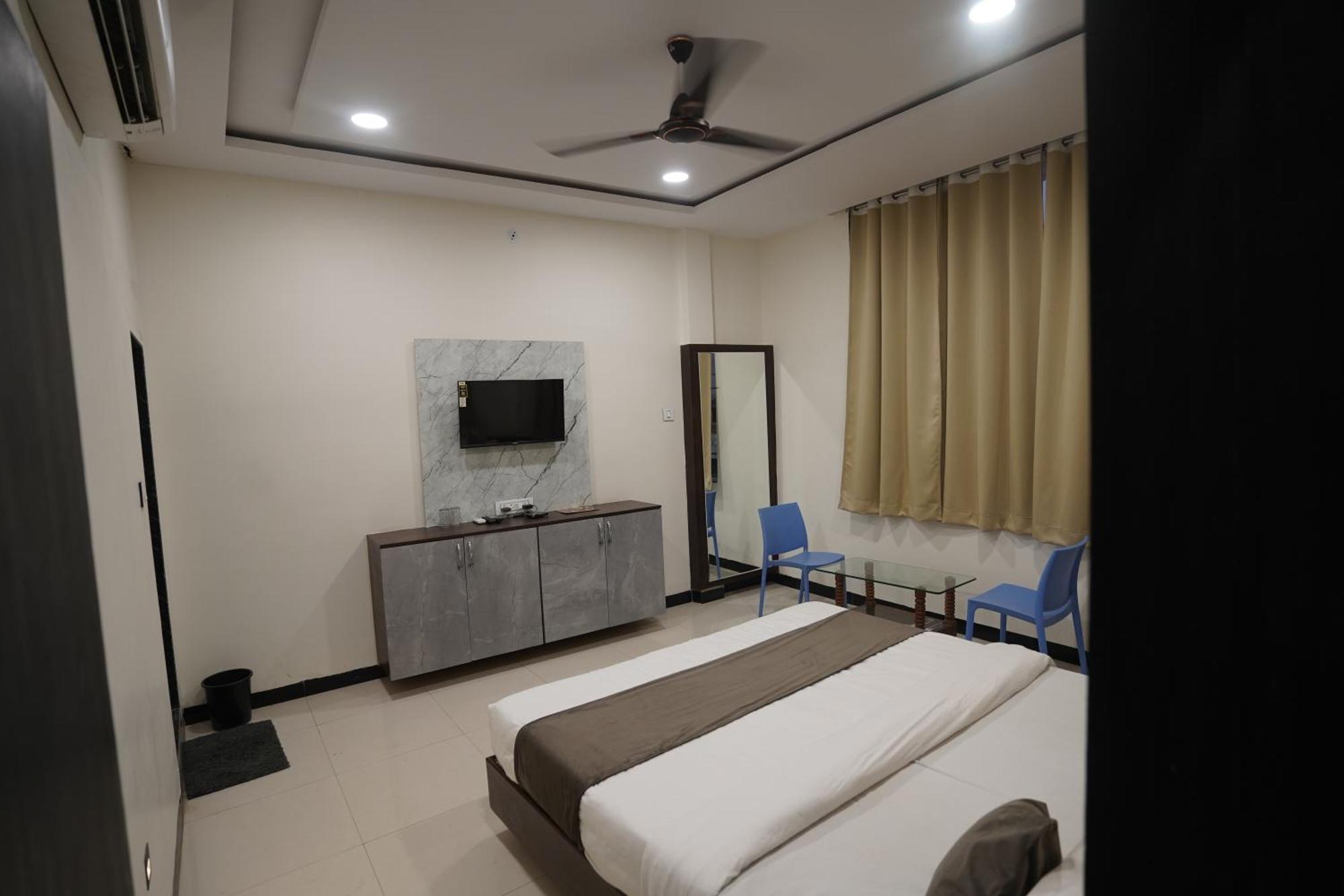 Hotel Dev Kripa Ujjain Extérieur photo