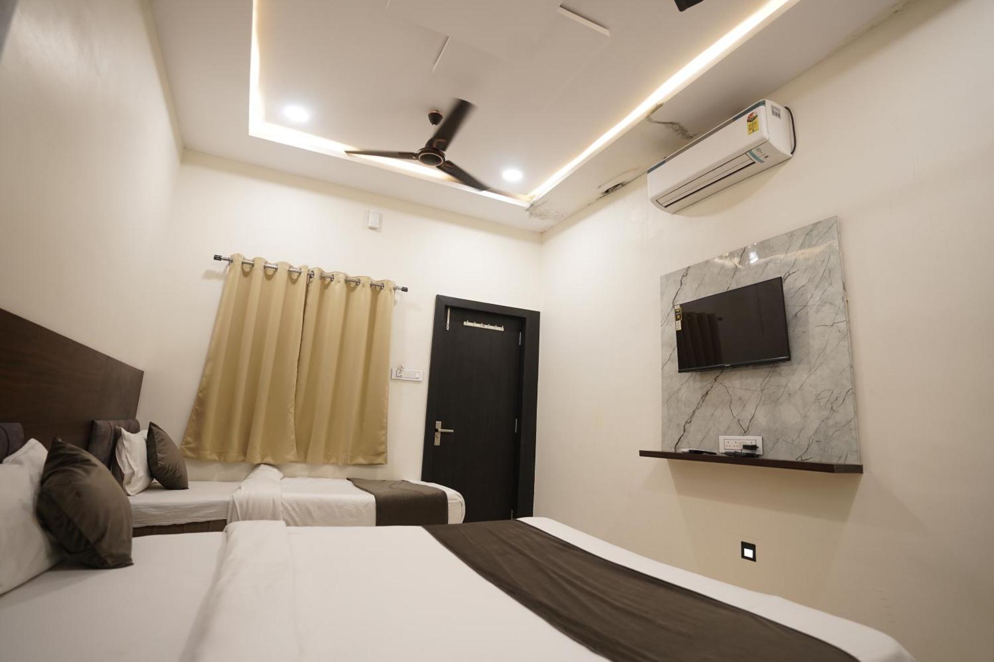 Hotel Dev Kripa Ujjain Extérieur photo