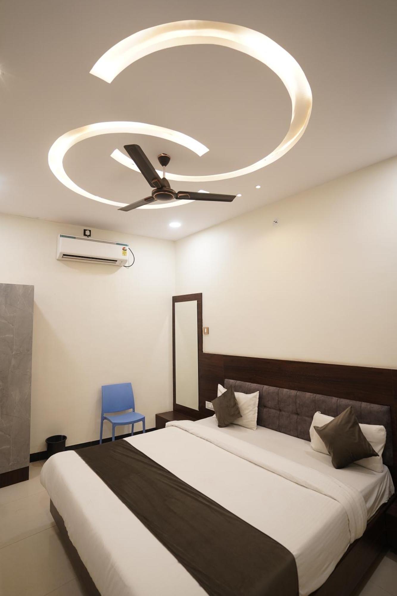 Hotel Dev Kripa Ujjain Extérieur photo