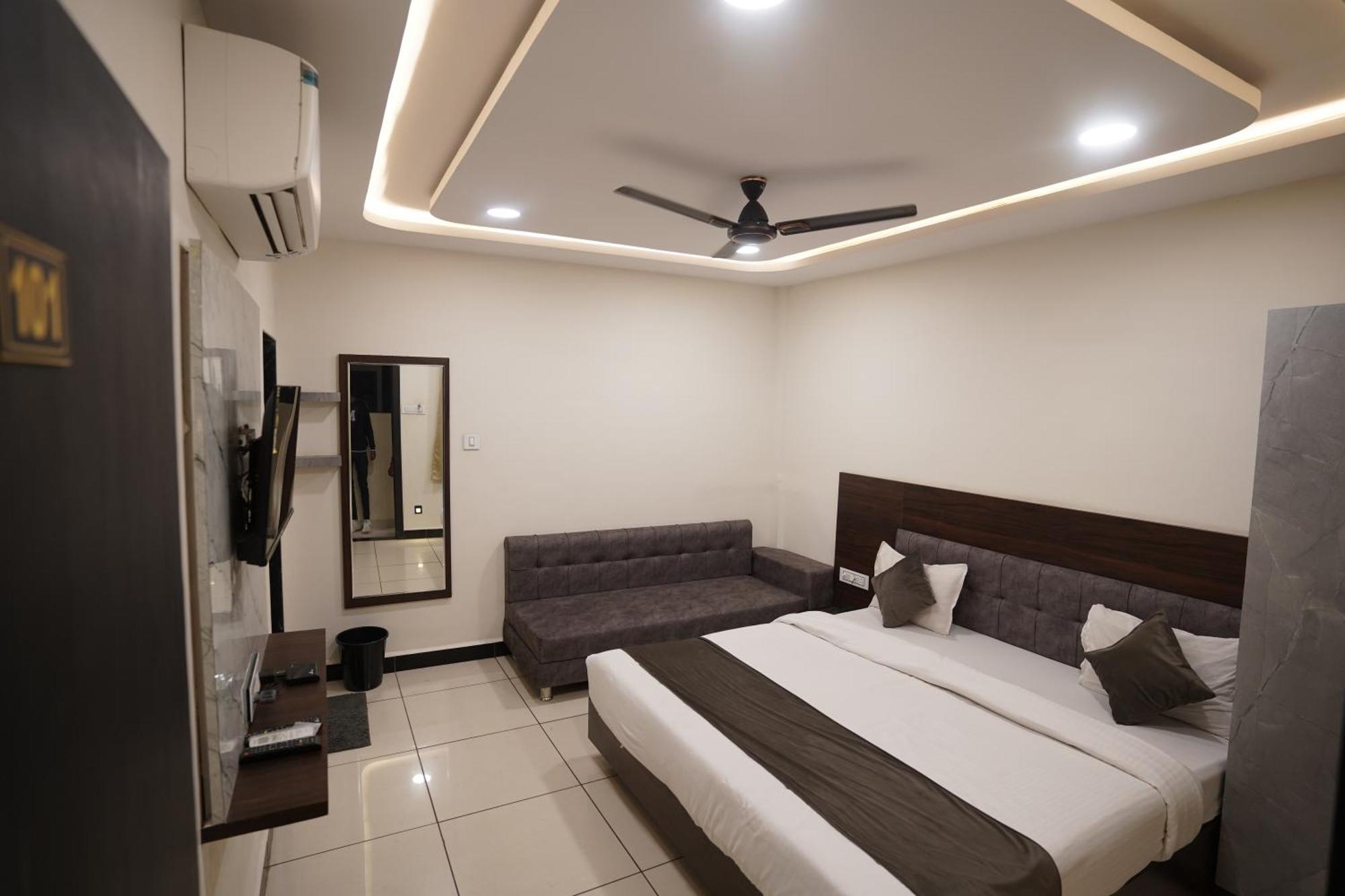 Hotel Dev Kripa Ujjain Extérieur photo