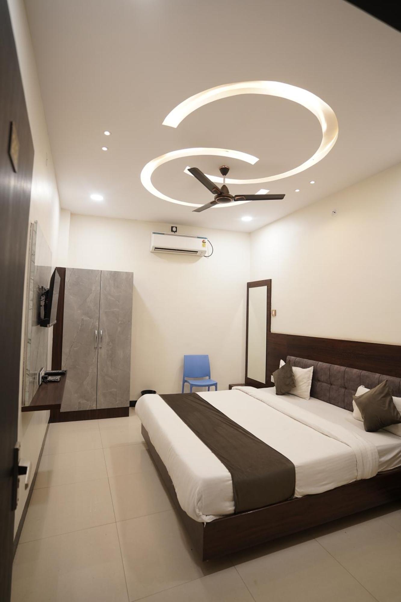 Hotel Dev Kripa Ujjain Extérieur photo