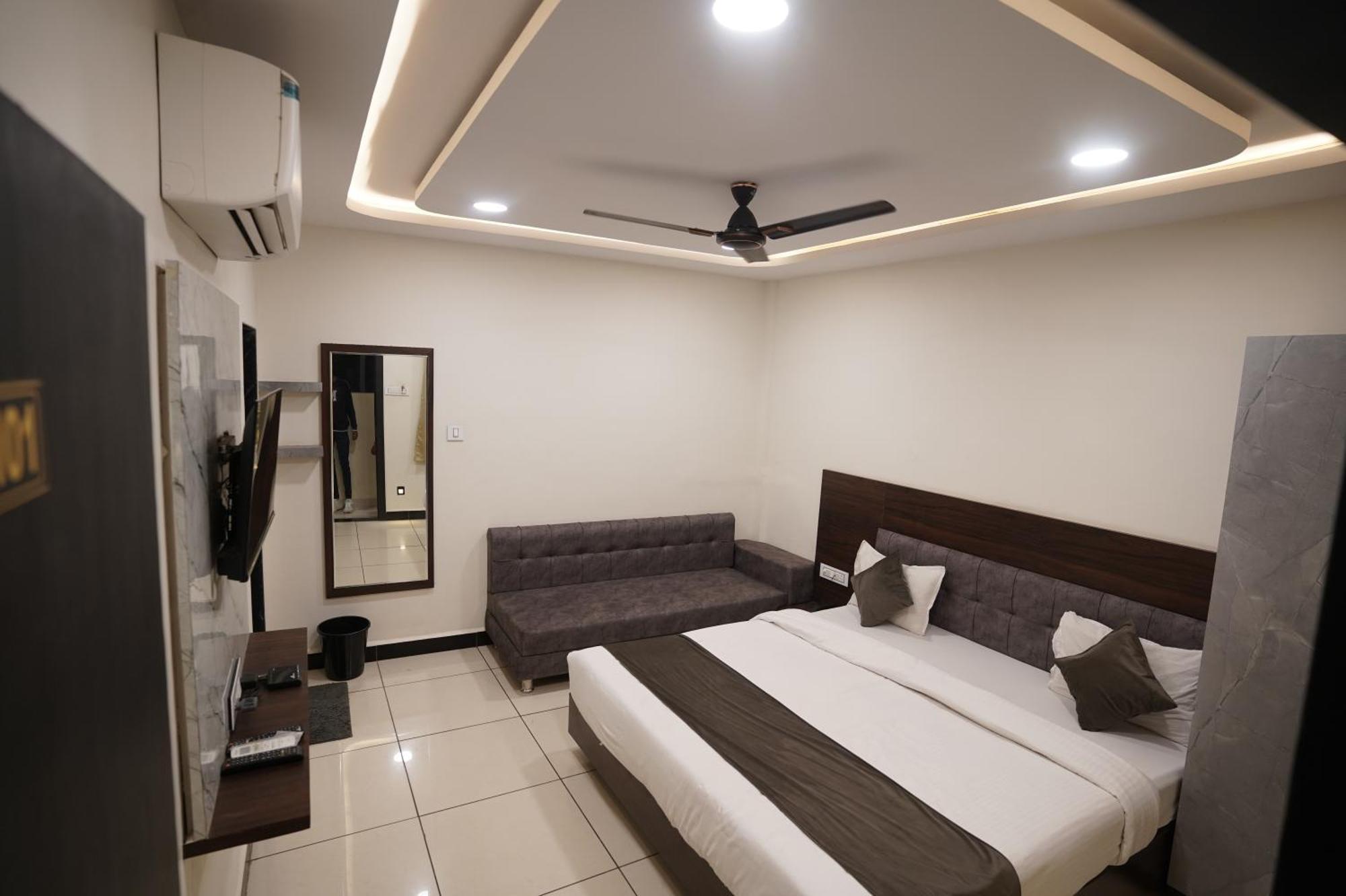 Hotel Dev Kripa Ujjain Extérieur photo