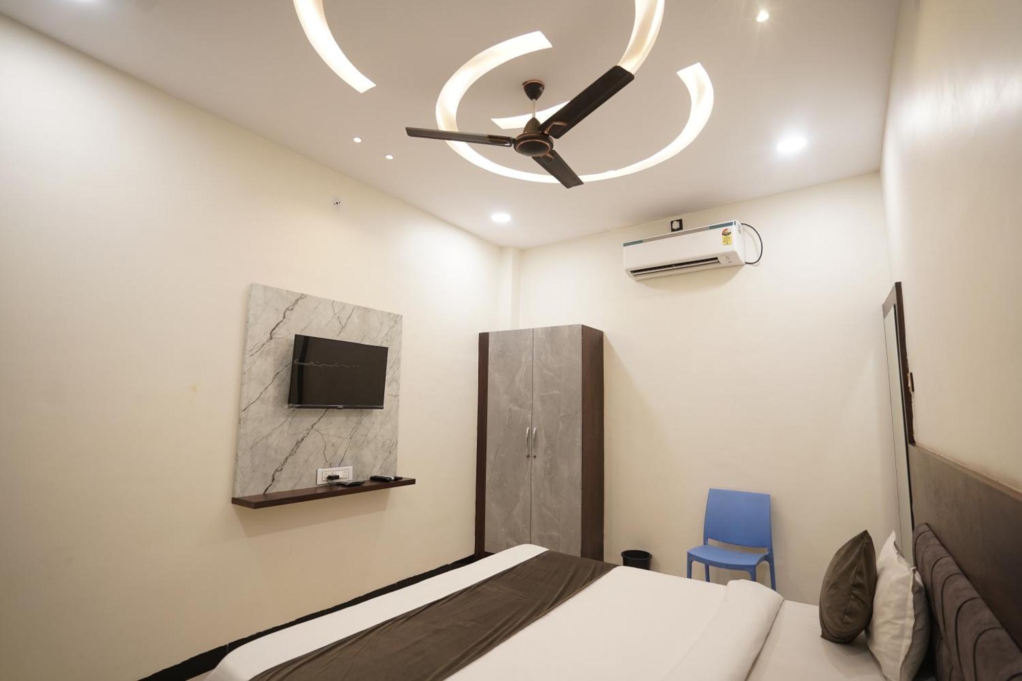 Hotel Dev Kripa Ujjain Extérieur photo