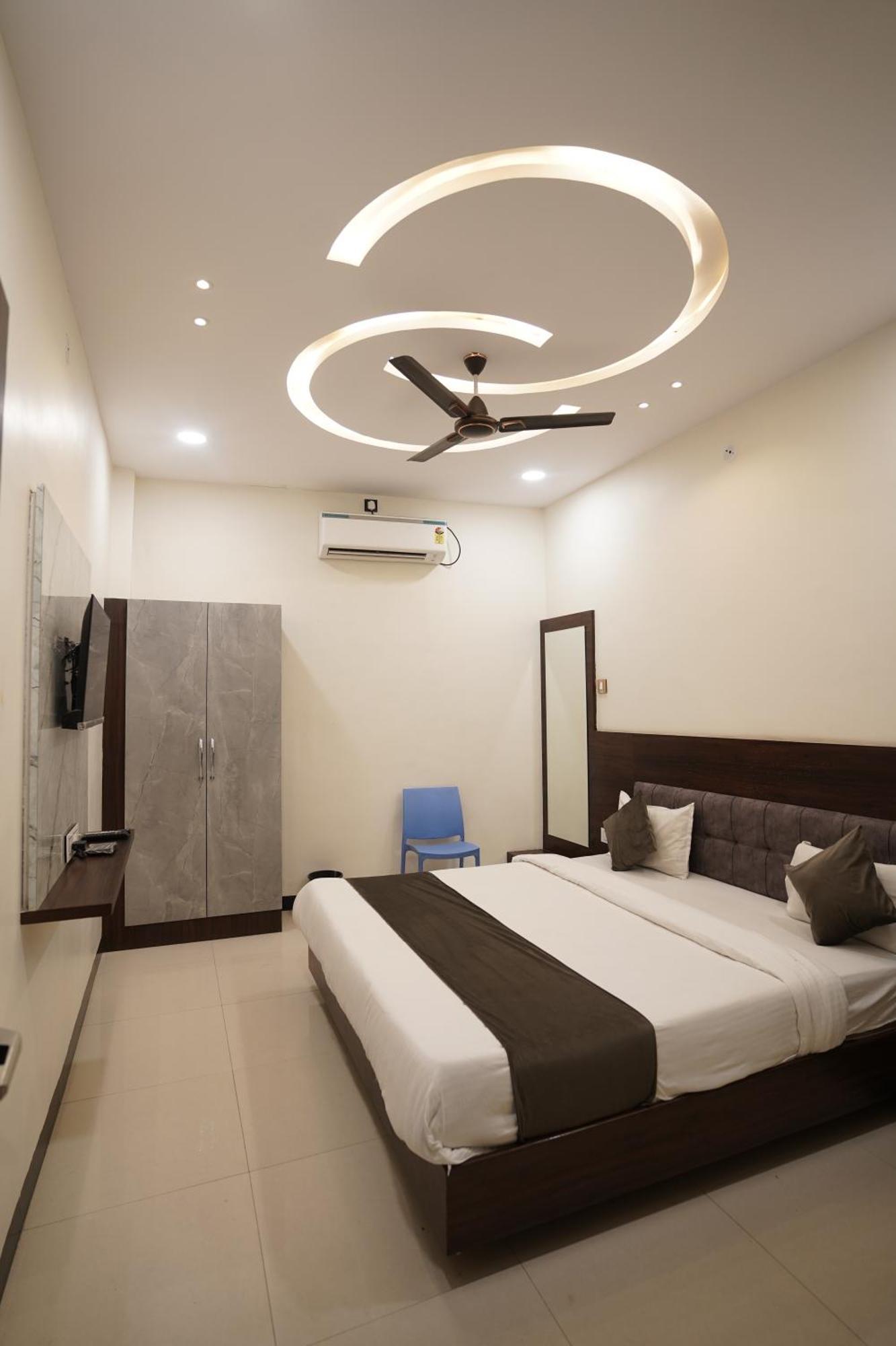 Hotel Dev Kripa Ujjain Extérieur photo