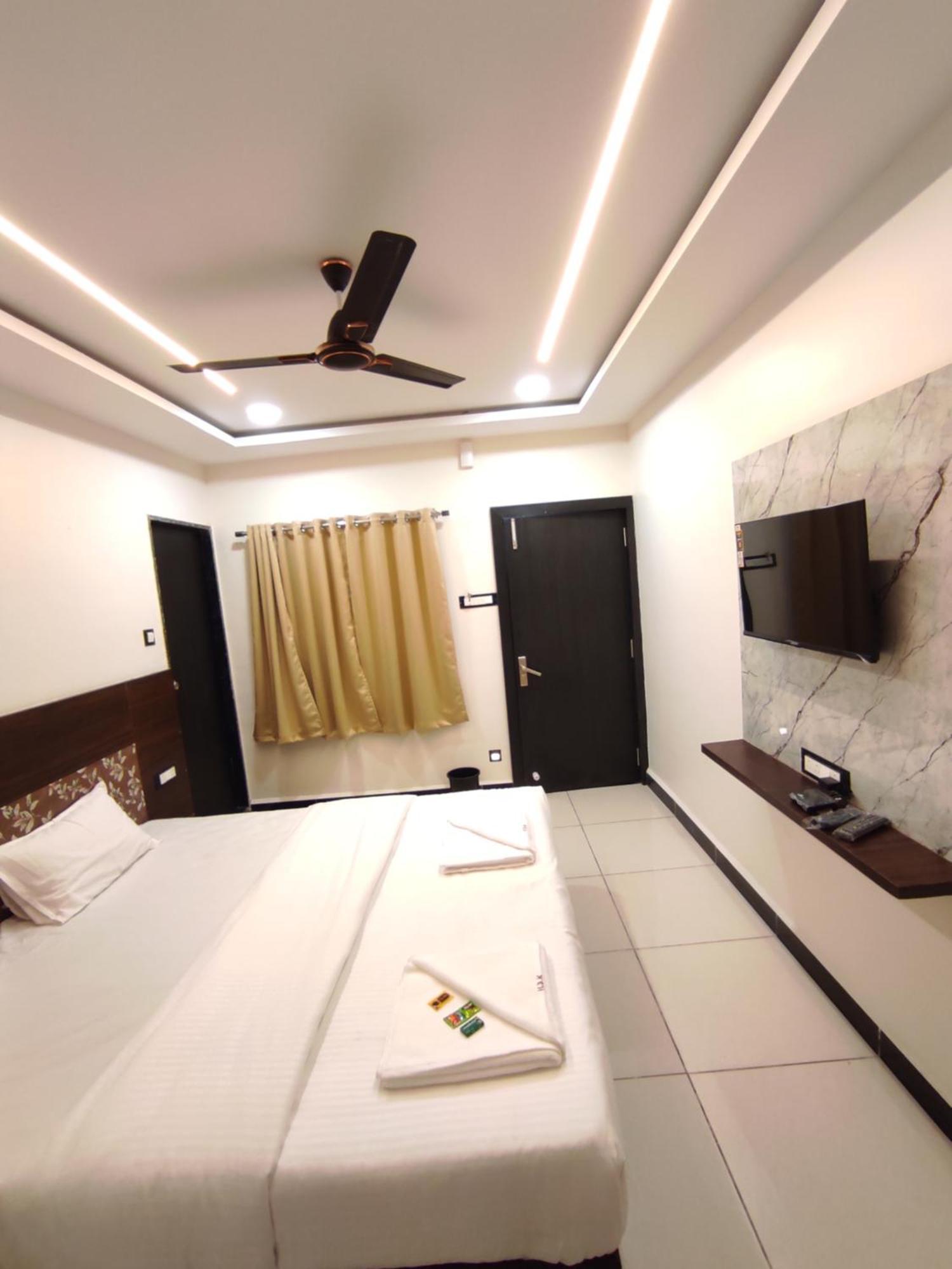 Hotel Dev Kripa Ujjain Extérieur photo