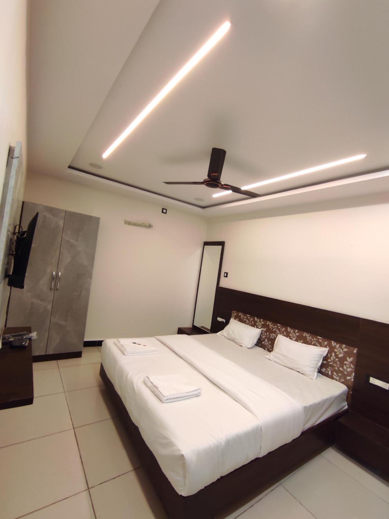 Hotel Dev Kripa Ujjain Extérieur photo