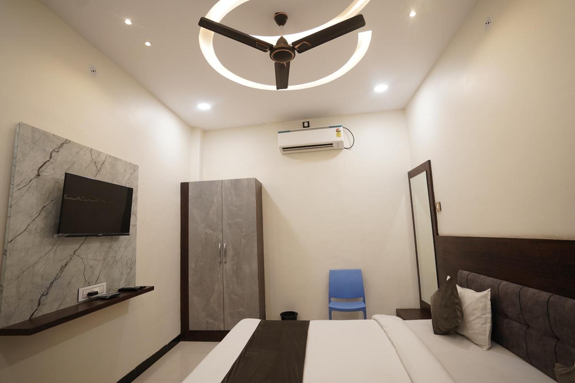 Hotel Dev Kripa Ujjain Extérieur photo
