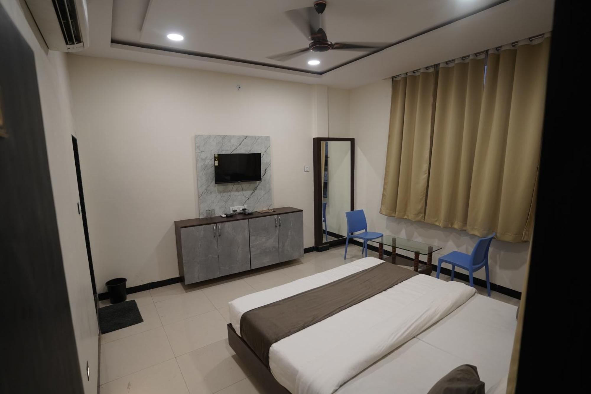 Hotel Dev Kripa Ujjain Extérieur photo